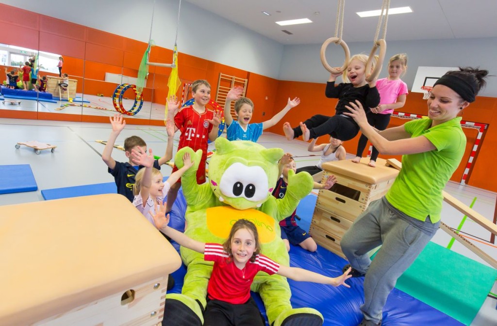 spass_mit_aigolino_in_der_turnhalle_aigo_familien-_und_sportresort